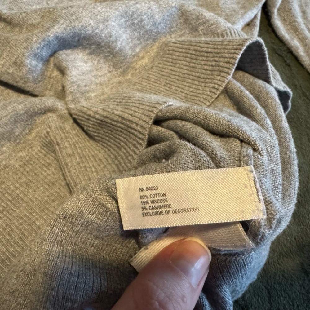 Gap Women's Long Sleeve Super Soft Gray Cashmere Lightweight Sweater Size XS - Picture 7 of 8